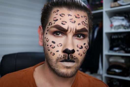 Fantasias e maquiagens de Halloween para homens  Cool halloween makeup,  Mens halloween makeup, Twin halloween