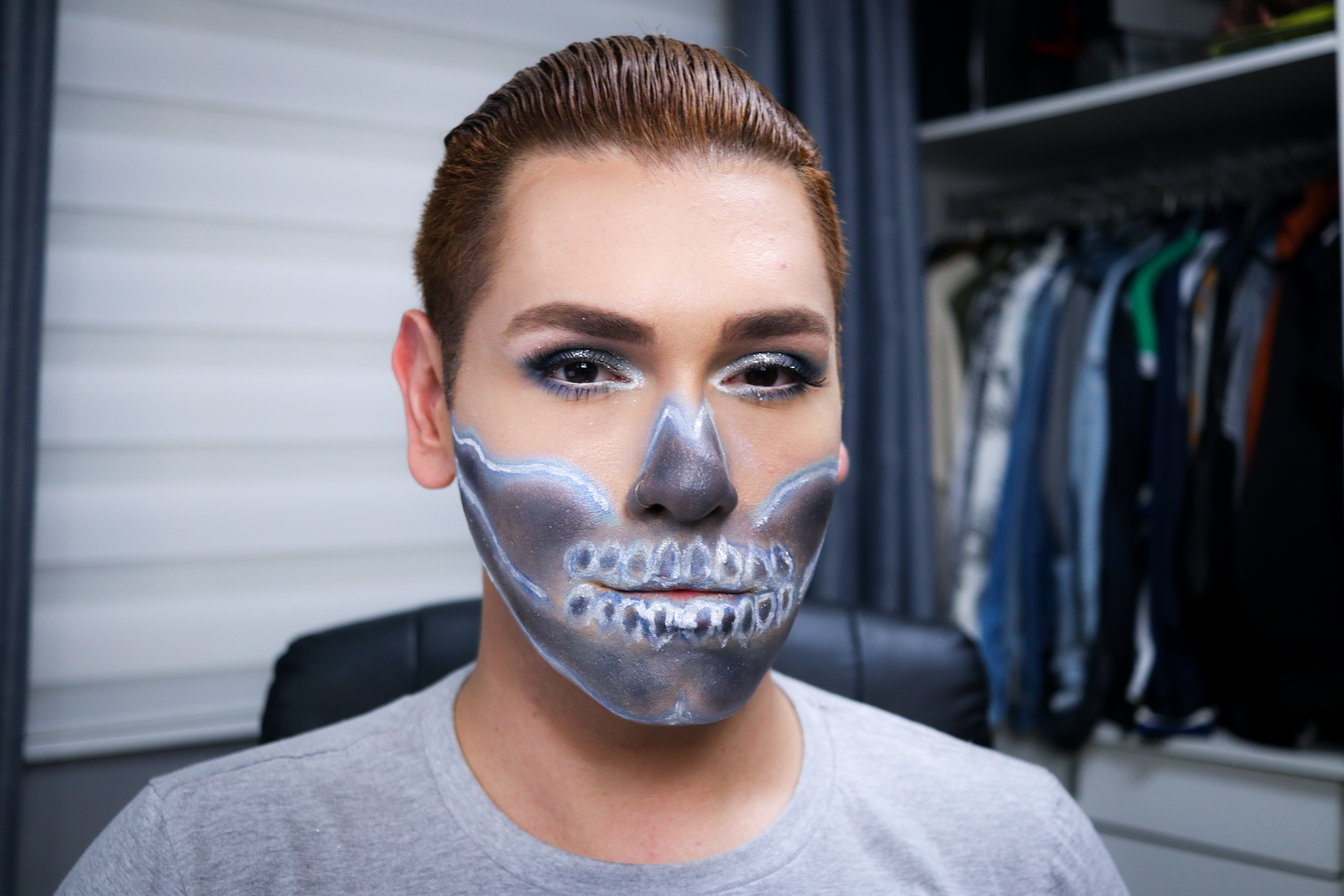 COMO FAZER MAQUIAGEM DE CAVEIRA PARA O HALLOWEEN! MAKE DE CAVEIRA FACIL!  SKULL MAKEUP! 